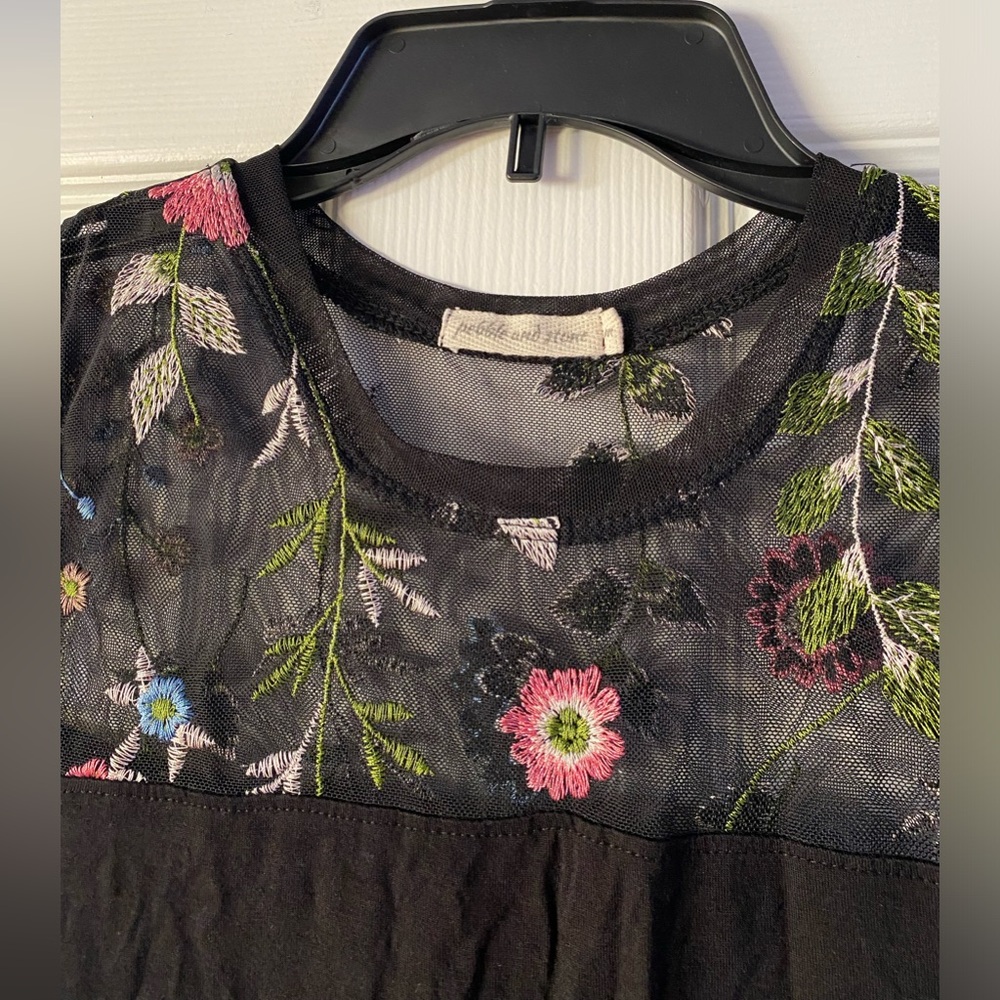 Black flower shirt pebble and stone medium